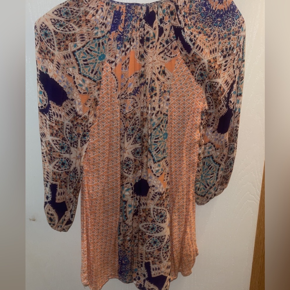 Beautiful blouse - Picture 2 of 3